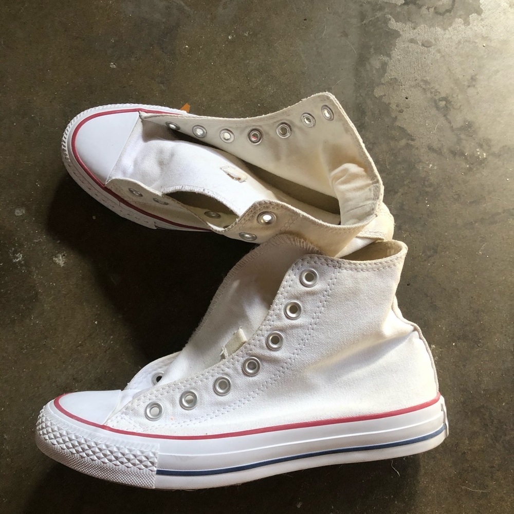 2 Pais of white converse size 7